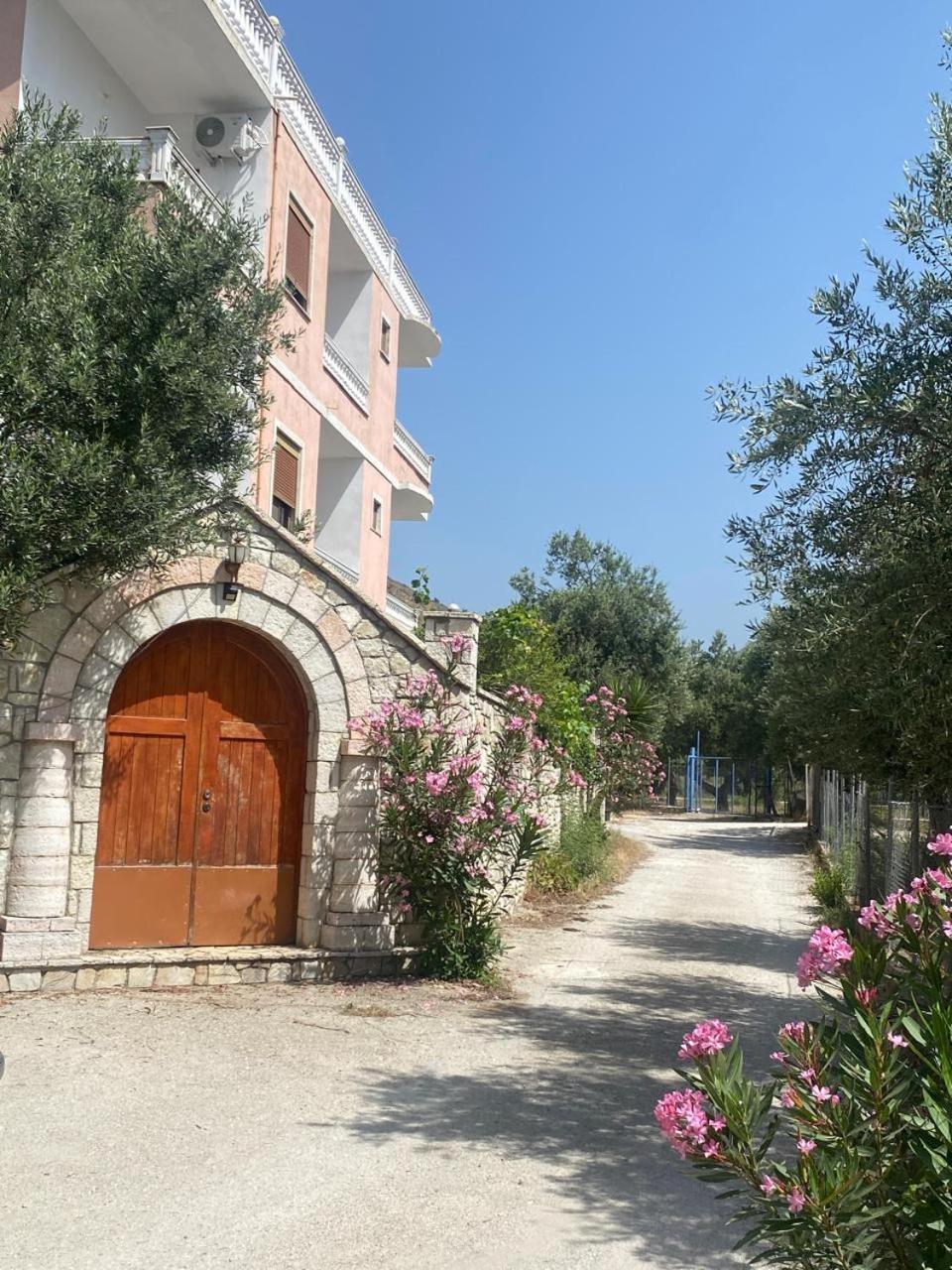 Irini'S Guesthouse Qeparo Extérieur photo
